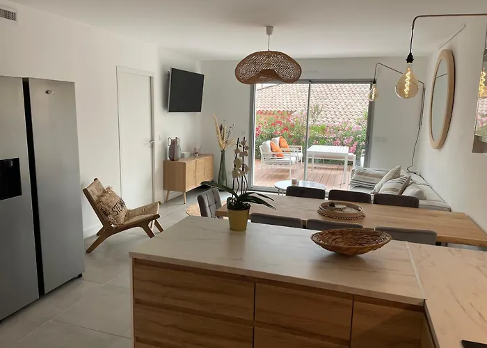 Superbe Neuf Centre 6 Personnes Calme Avec Jardin Apartment Sainte-Maxime