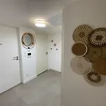 Superbe Neuf Centre 6 Personnes Calme Avec Jardin Apartment Sainte-Maxime