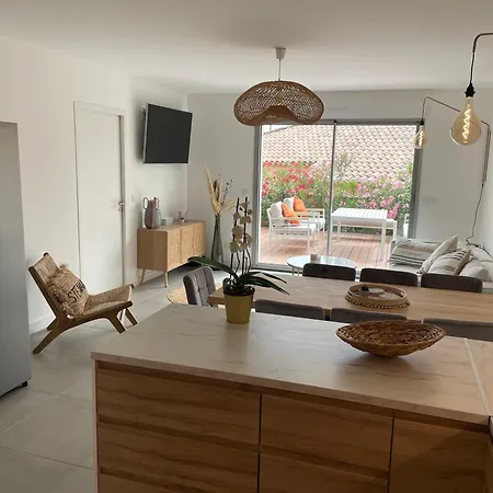 Superbe Neuf Centre 6 Personnes Calme Avec Jardin Apartment Sainte-Maxime